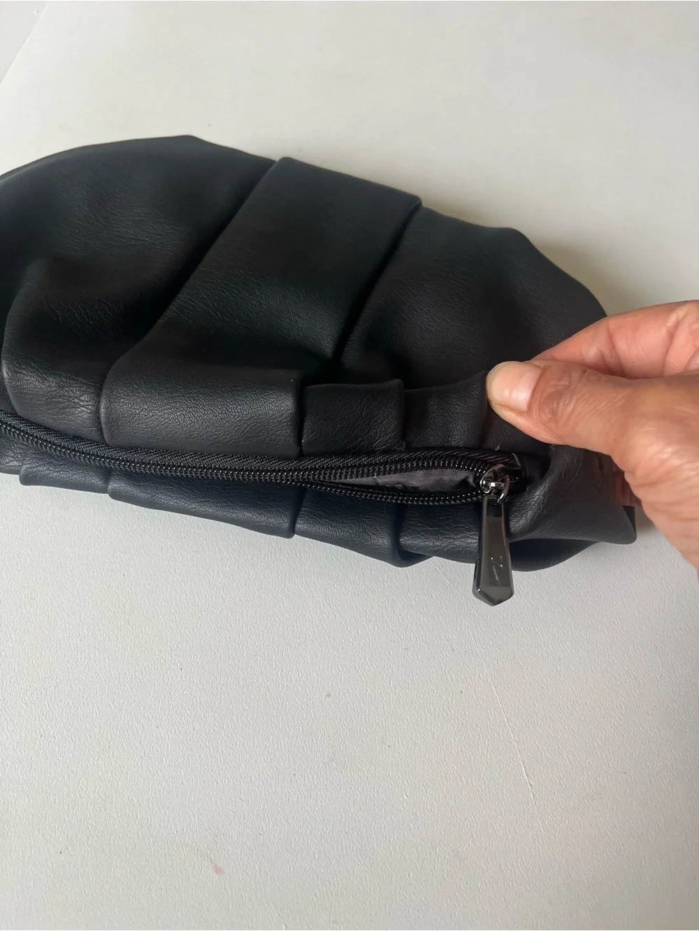 Simply Vera by Vera Black Pleated Wristlet Clutch. - Picture 7 of 7
